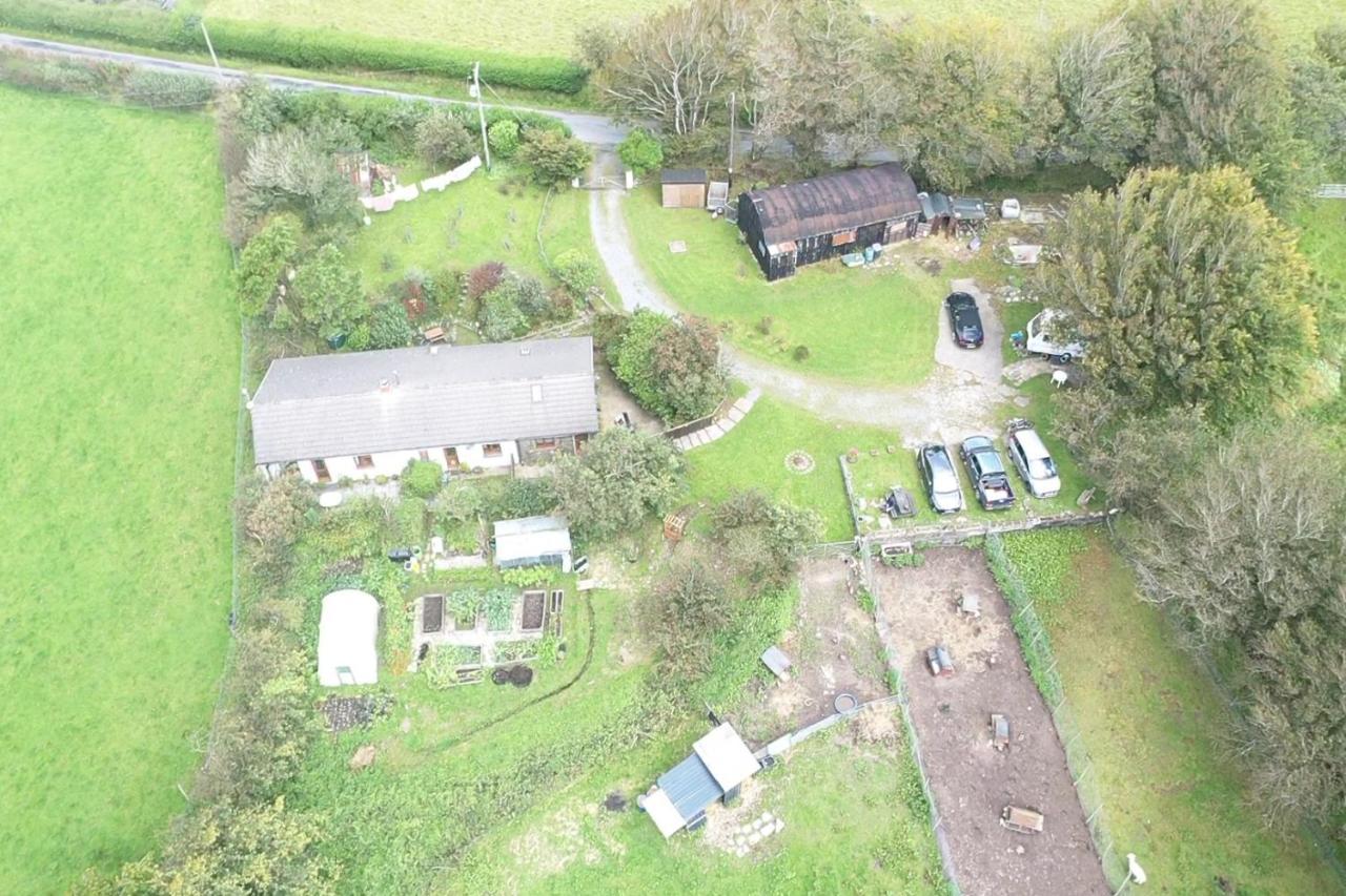 Inviting 2-Bed Cottage In Newcastle Emlyn Eksteriør bilde