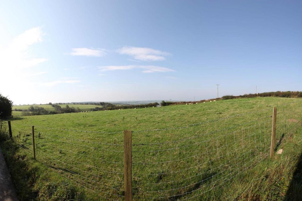 Inviting 2-Bed Cottage In Newcastle Emlyn Eksteriør bilde